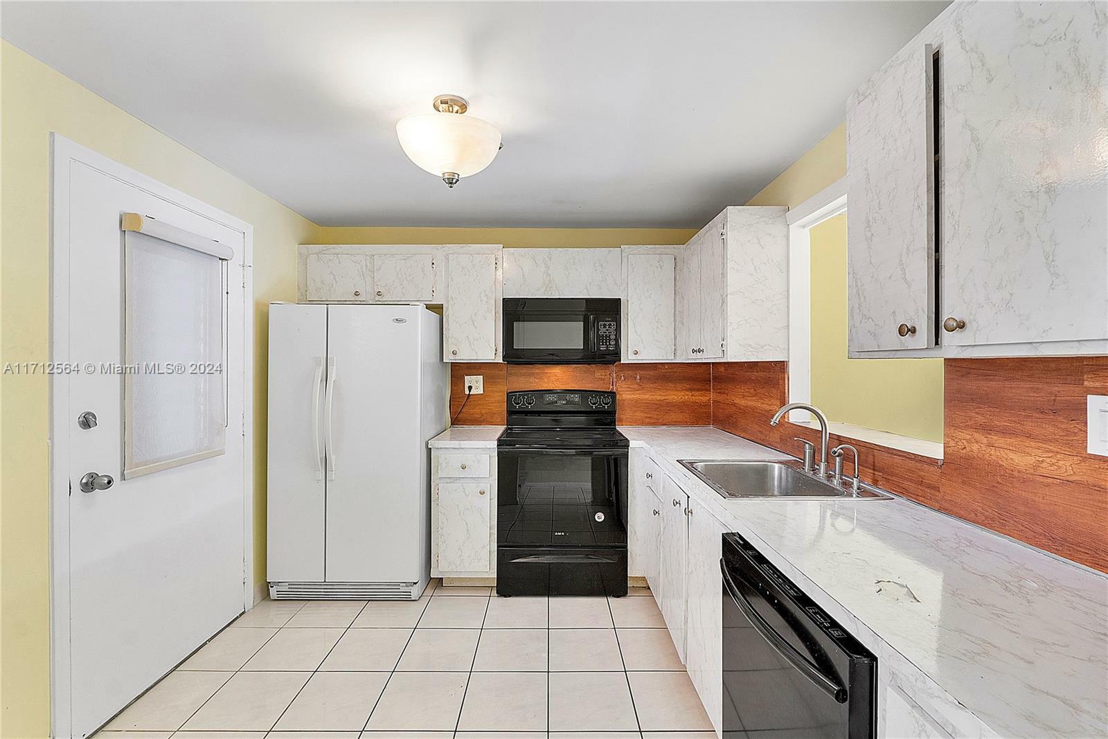 Property Photo:  3600 NE 170th St 211  FL 33160 