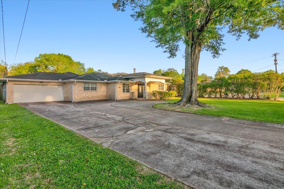Property Photo: 2650 W Lucas Dr TX 77706