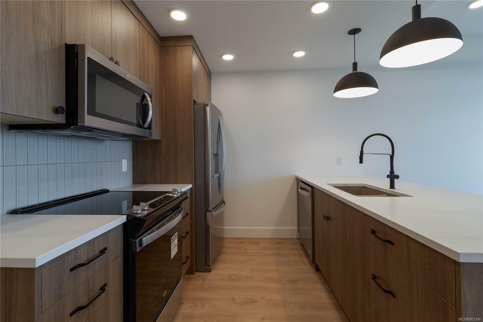 Property Photo: 201 Dogwood Dr 401 BC V9G 0C3
