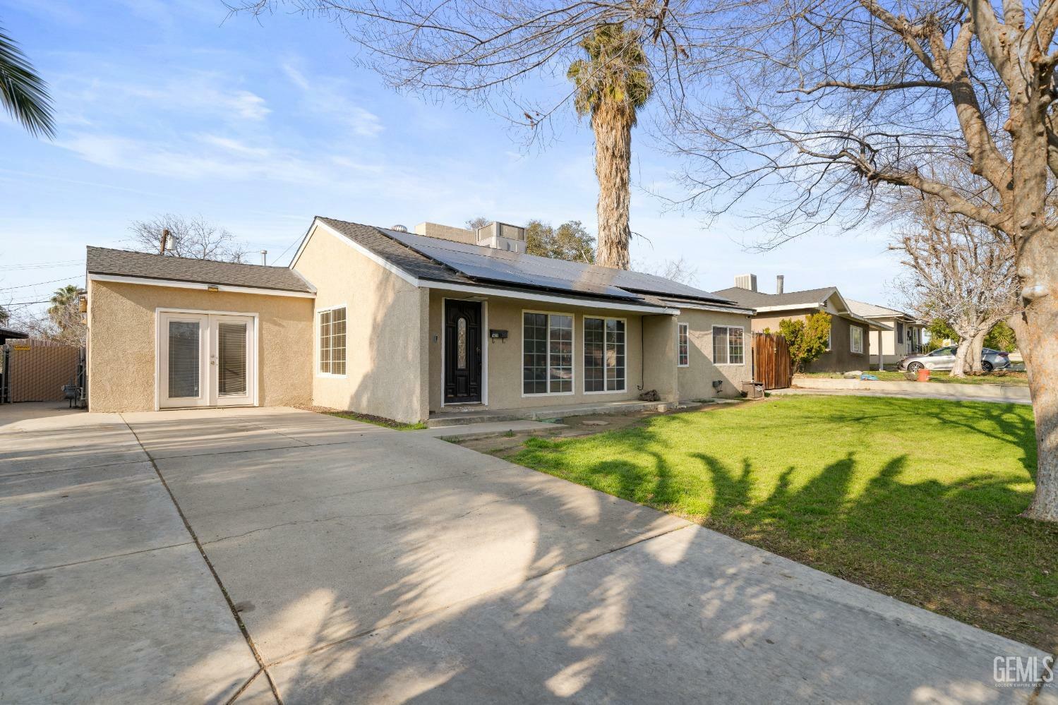 Property Photo:  1620 Los Robles Drive  CA 93306 