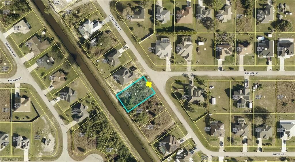 Property Photo: 1009 Cedartree Ave FL 33971