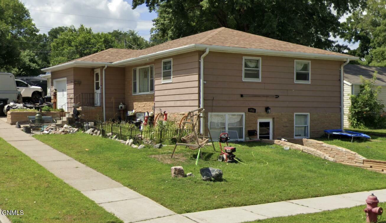 Property Photo:  1518 Porter Avenue  ND 58501 