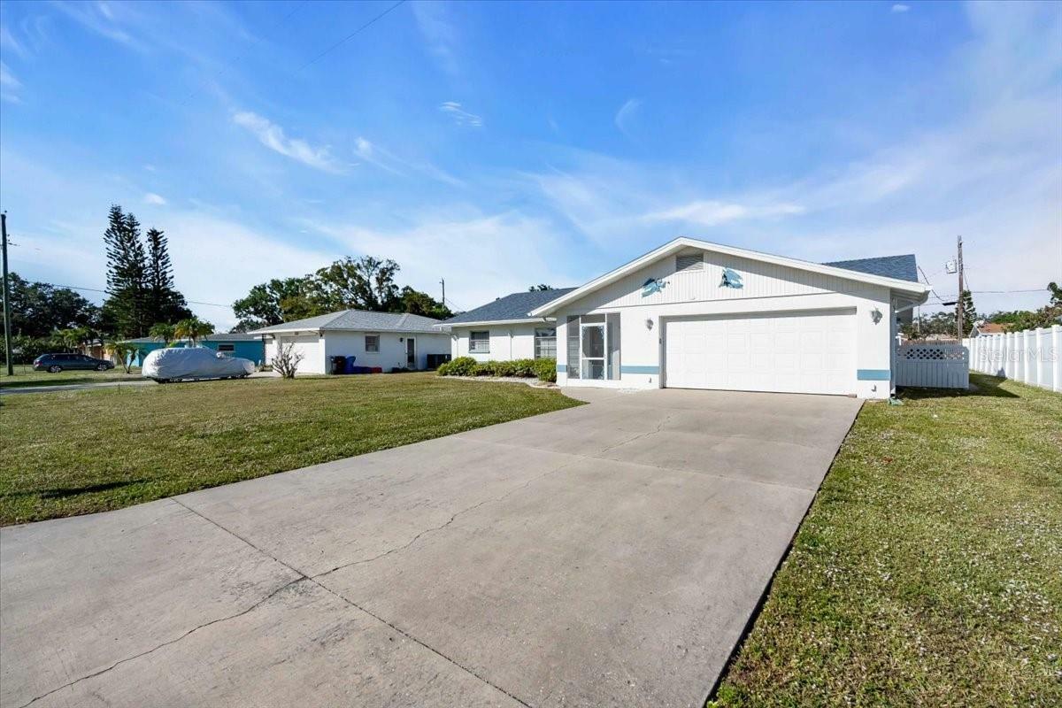 Property Photo:  1316 Laurel Avenue  FL 34285 