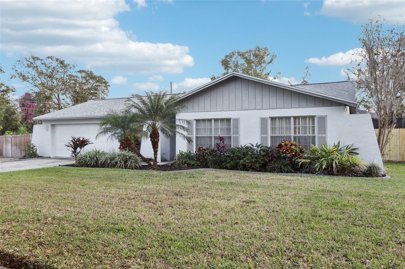 Property Photo:  15402 Woodway Drive  FL 33613 