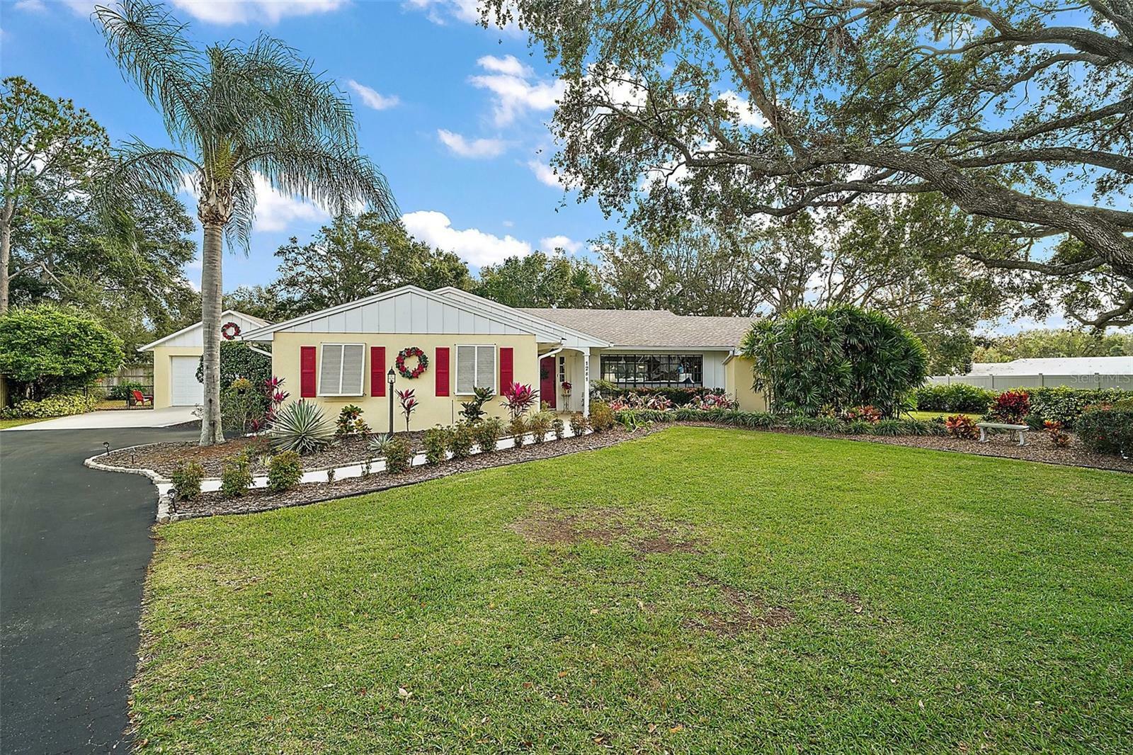 Property Photo:  1281 Gray Court  FL 32726 