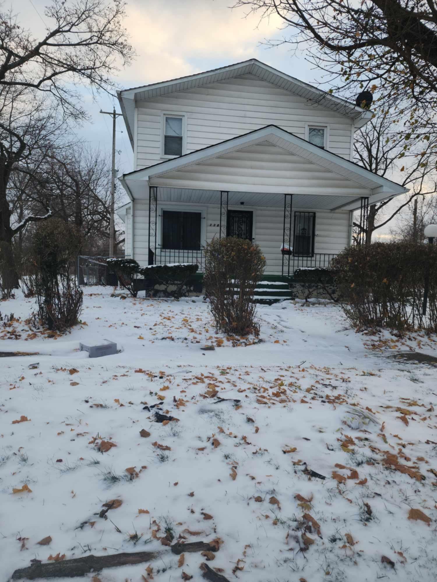 236 E Taylor Street  Flint MI 48505 4984 photo