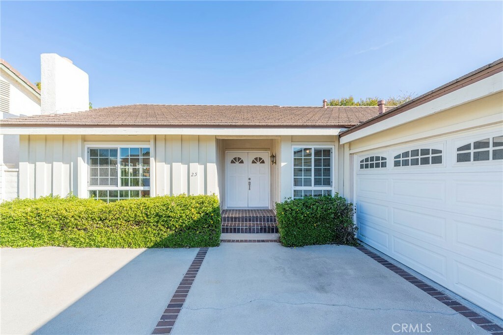 Property Photo:  25 Mariposa  CA 92604 