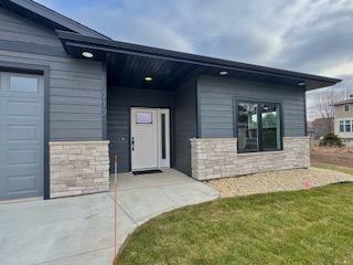 Property Photo: 712 Maple Place MN 55057