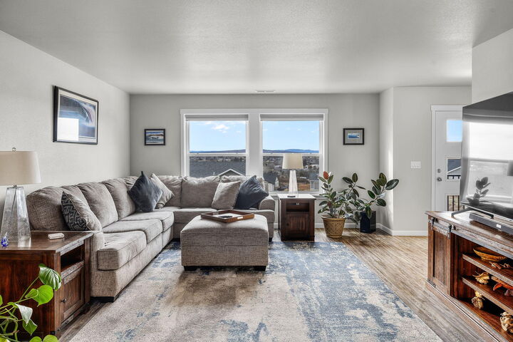 Property Photo:  433 SE Larkspur Drive  OR 97741 