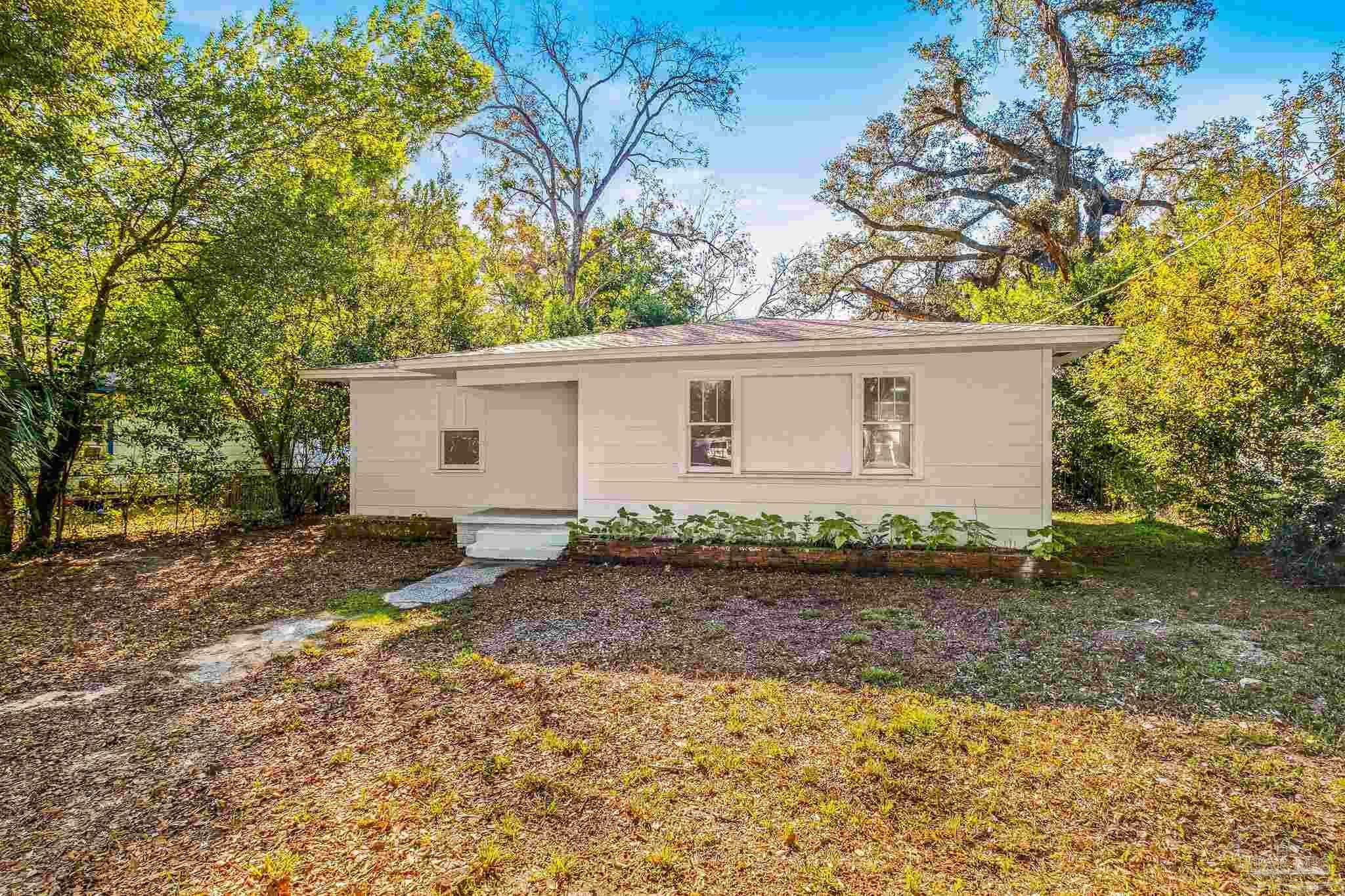 Property Photo:  3907 W Blount St  FL 32505 