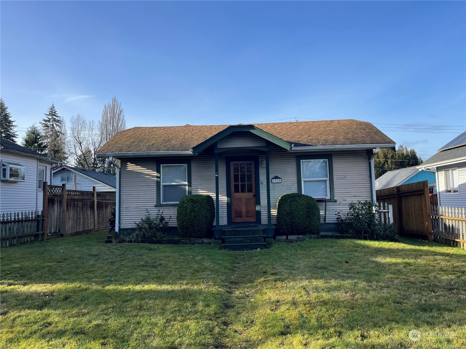 Property Photo:  1719  King Street  WA 98225 