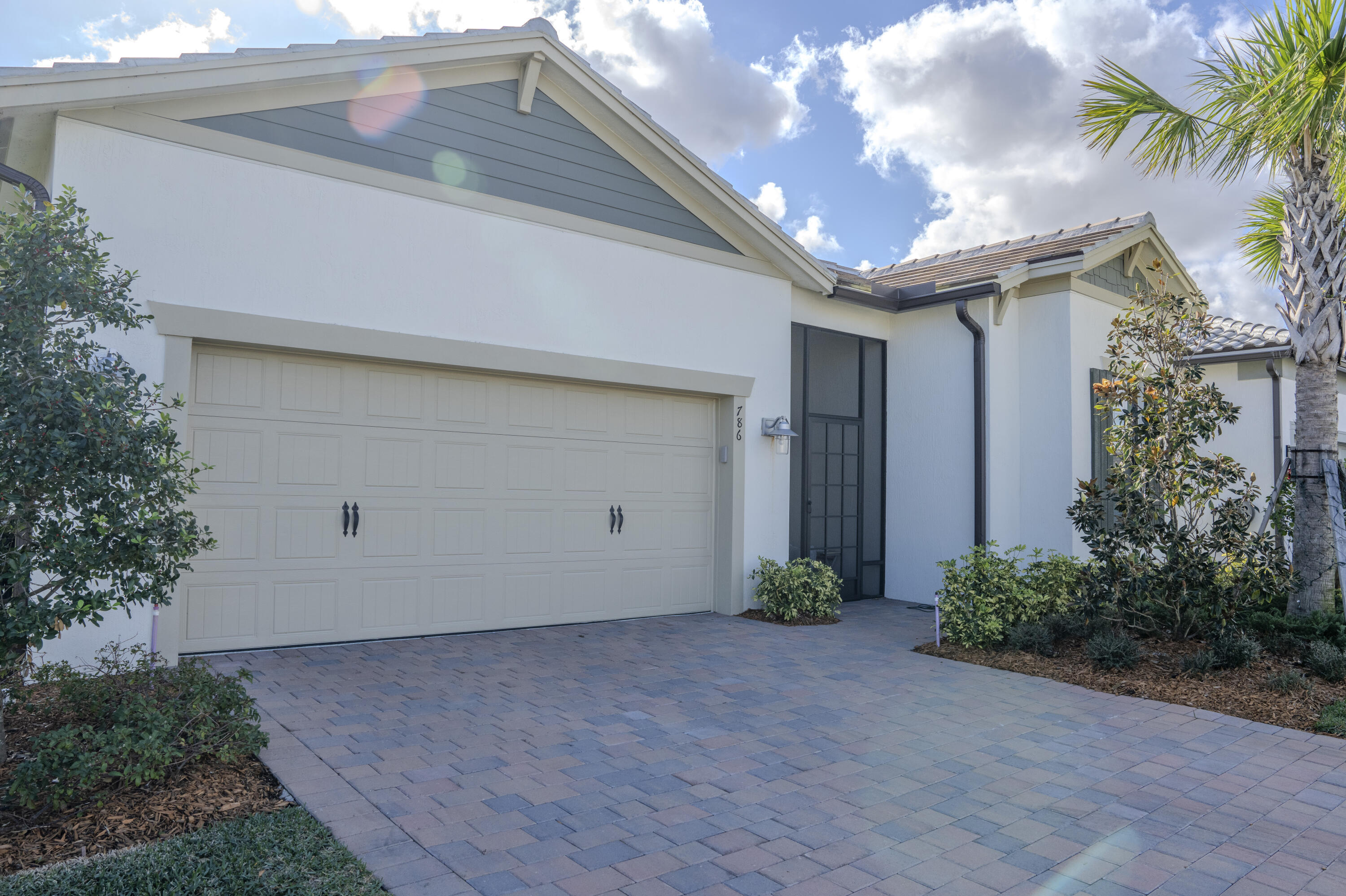 Property Photo: 786 SE Courances Drive FL 34984