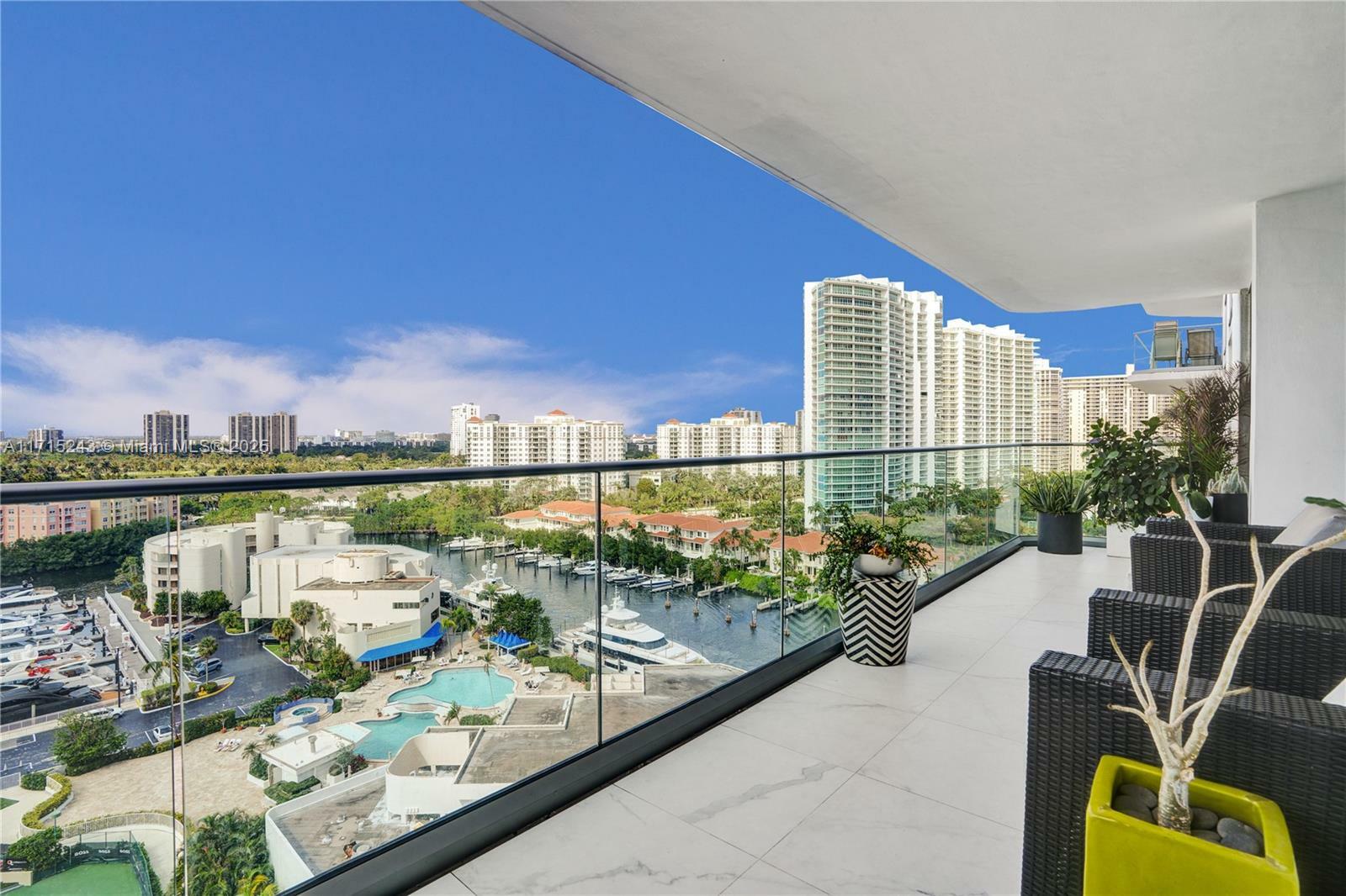 Property Photo: 19707 Turnberry Way 16C FL 33180