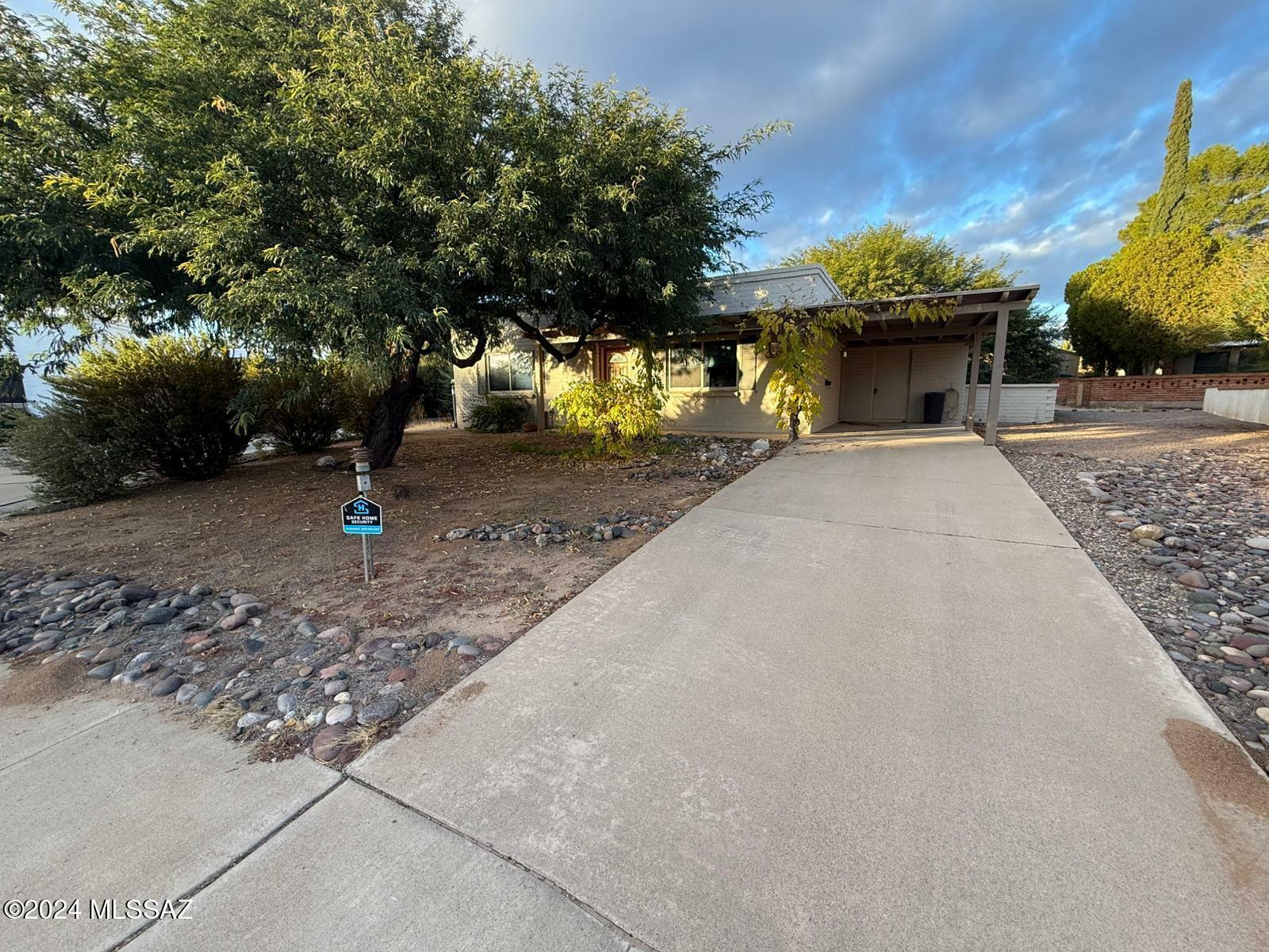 Property Photo:  532 S Las Uvas  AZ 85614 