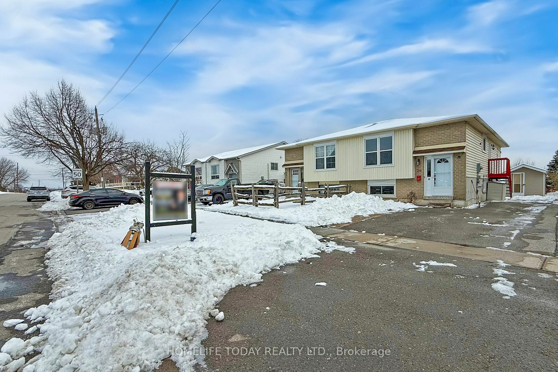 Property Photo:  29 Wellington Ave E  ON L1H 8P1 