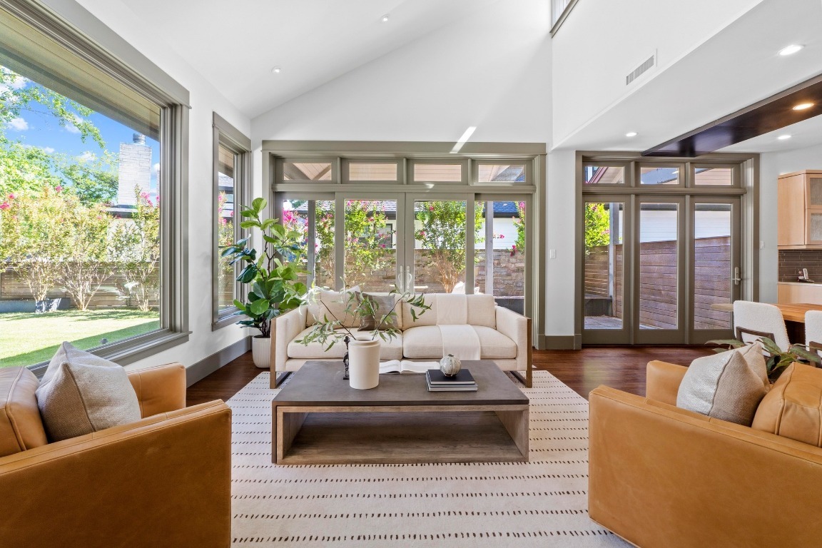 Property Photo: 2204 Meadowbrook Drive TX 78703