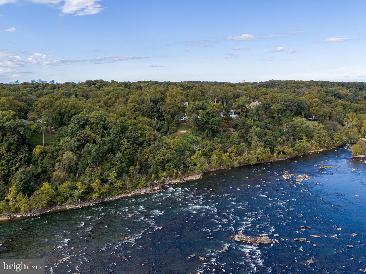 Property Photo: 1175 Crest Lane VA 22101