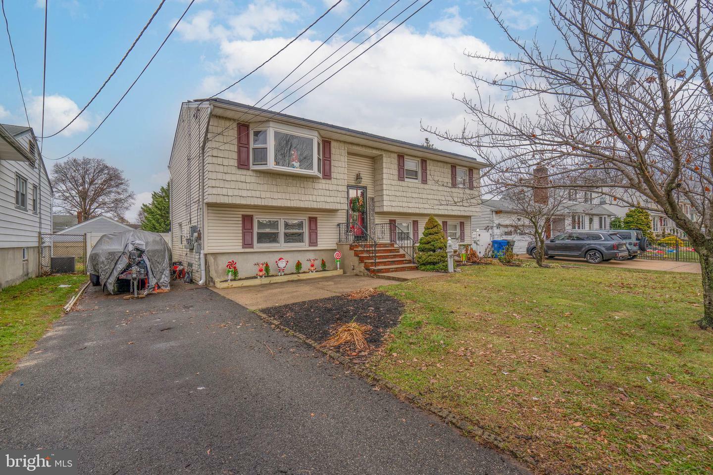 Property Photo:  39 N Robert Street  NJ 07077 