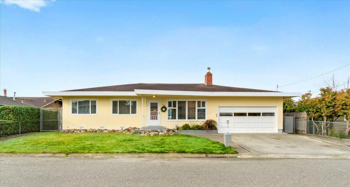 Property Photo: 1146 Crestview Drive CA 95540