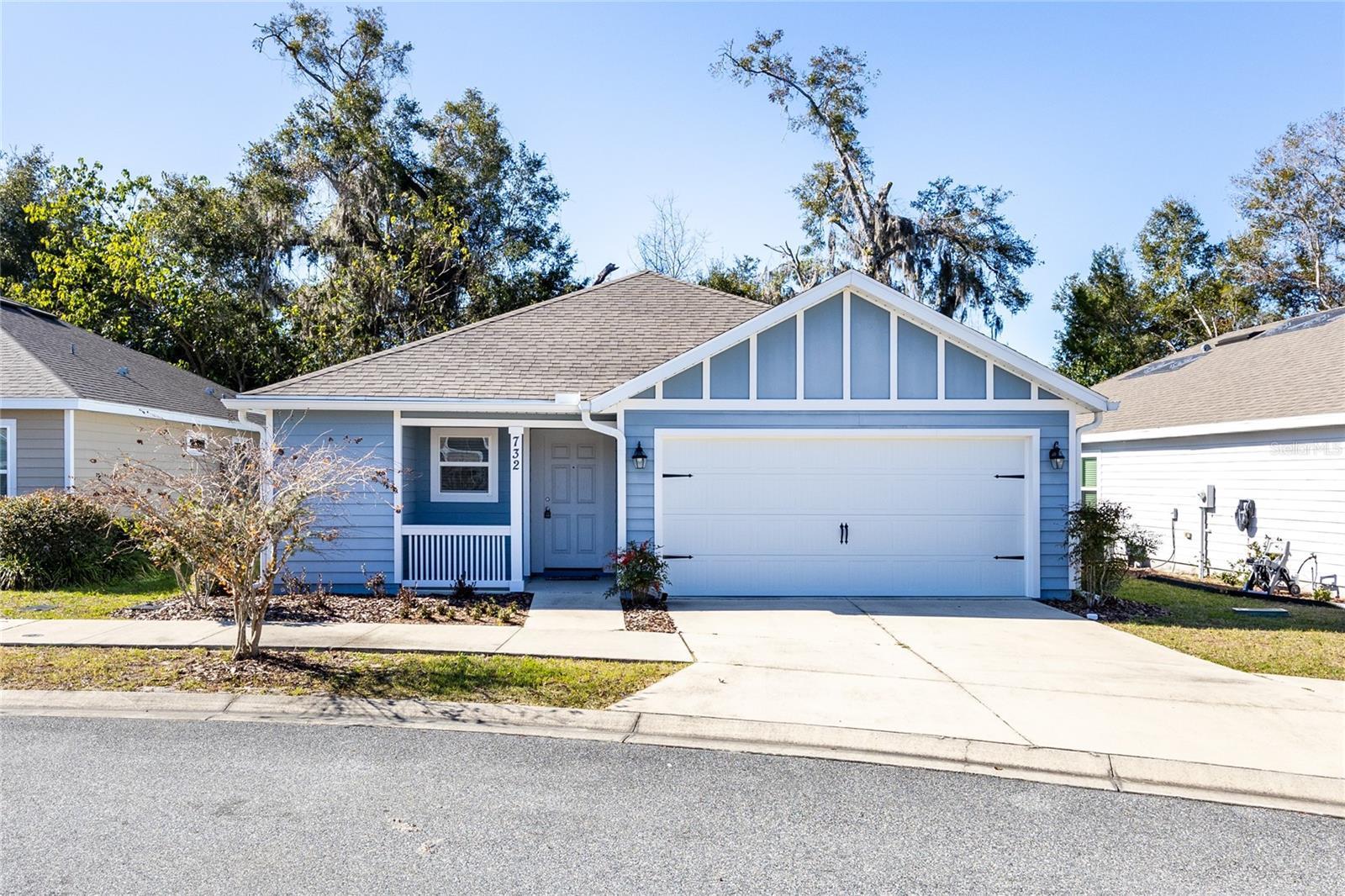 Property Photo: 732 SW 251 Way FL 32669