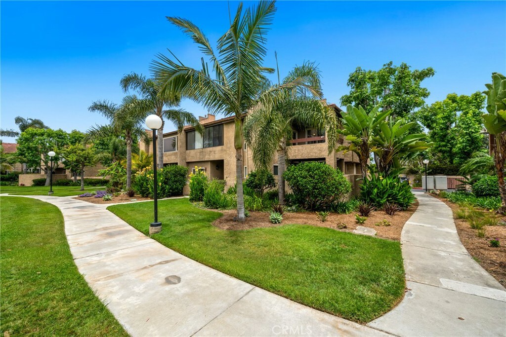 Property Photo:  16883 Bluewater Lane 27  CA 92649 