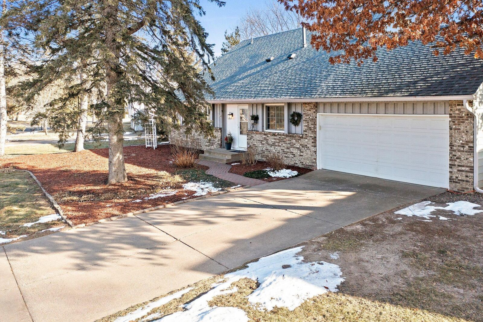 Property Photo: 2601 Hidden Valley Lane MN 55082