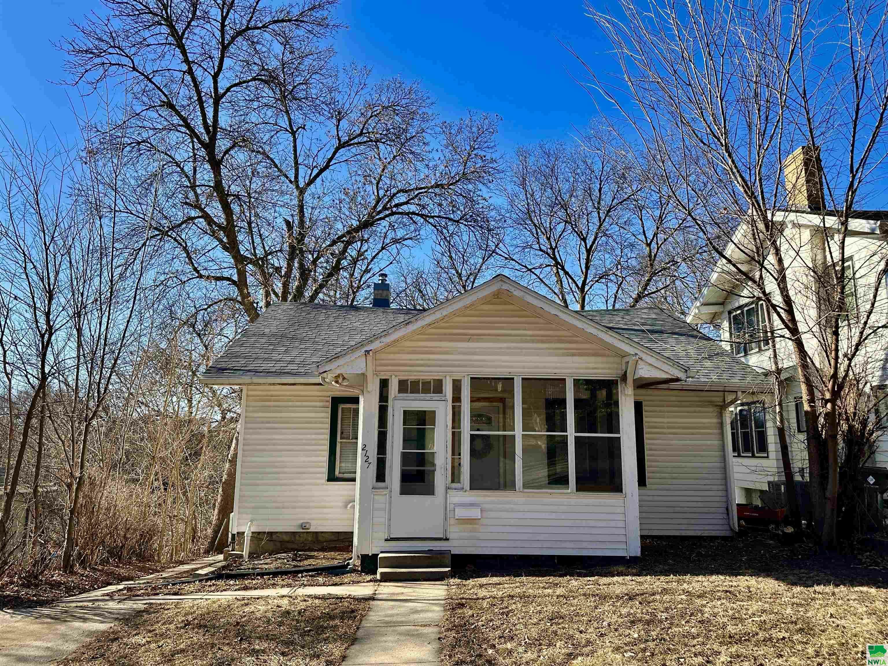 Property Photo:  2127 Kennedy Drive  IA 51104 