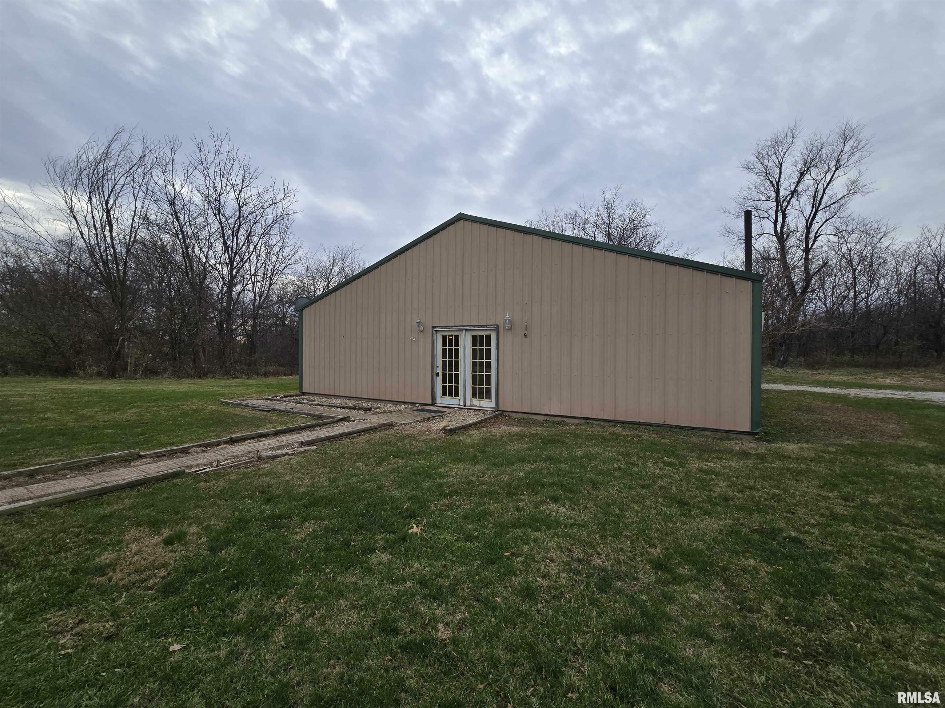 Property Photo:  1331 E 2700 Avenue  IL 62080 