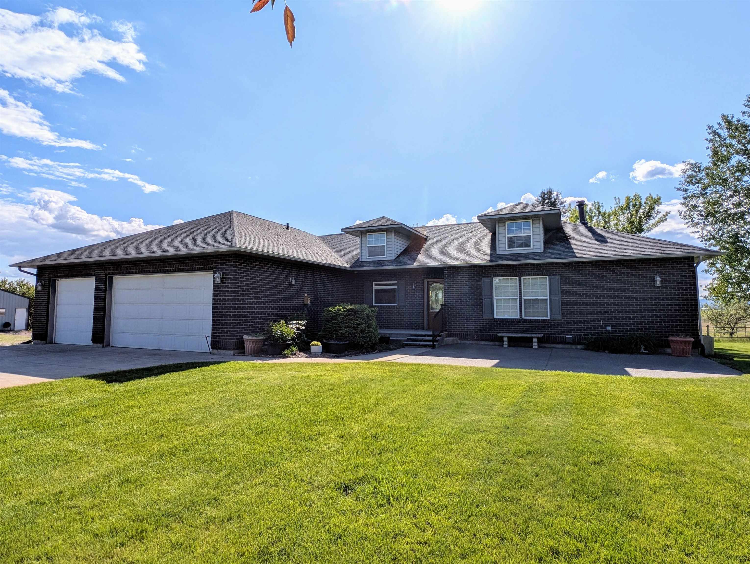 Property Photo:  40425 N Sherman Rd  WA 99006 