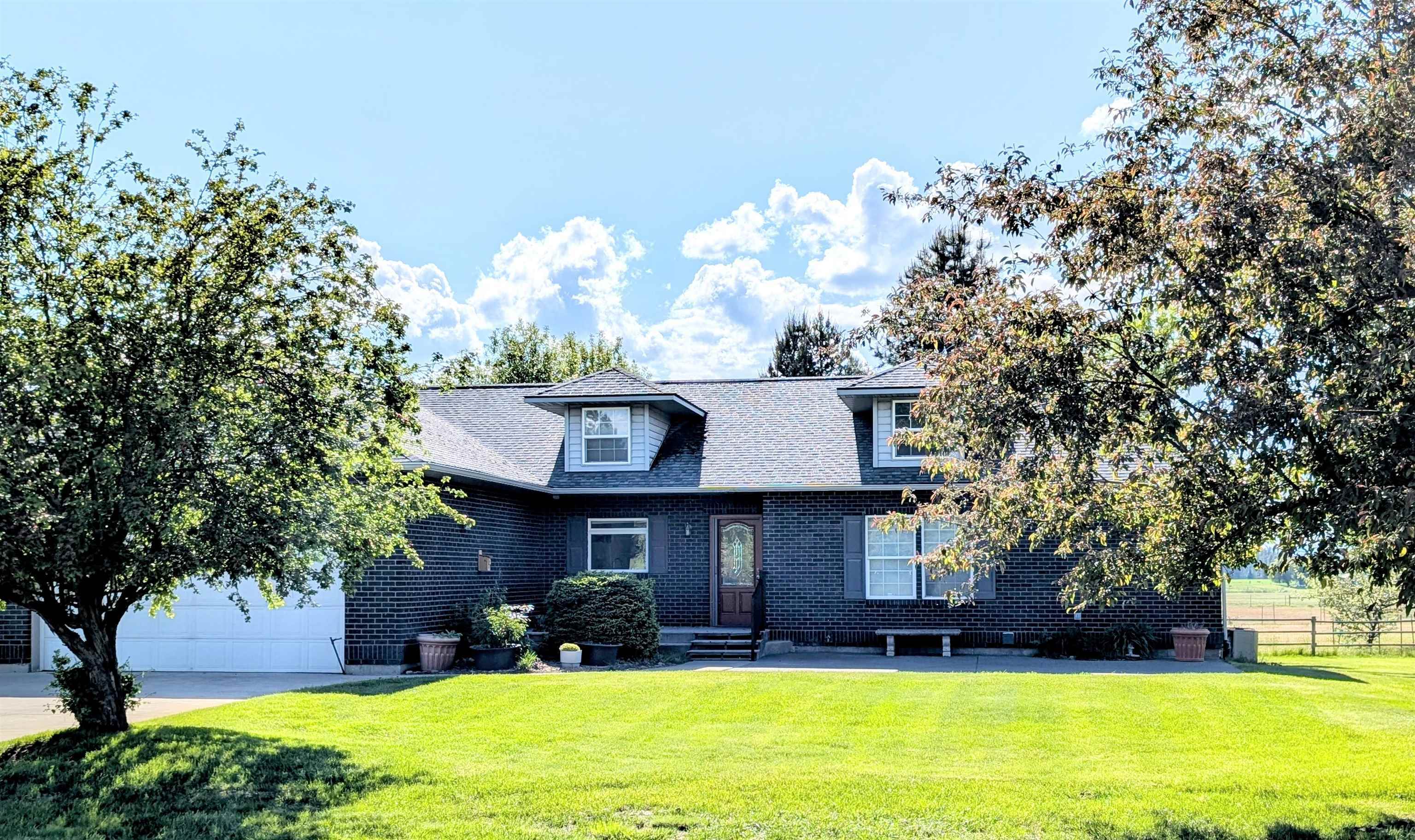 Property Photo: 40425 N Sherman Rd WA 99006