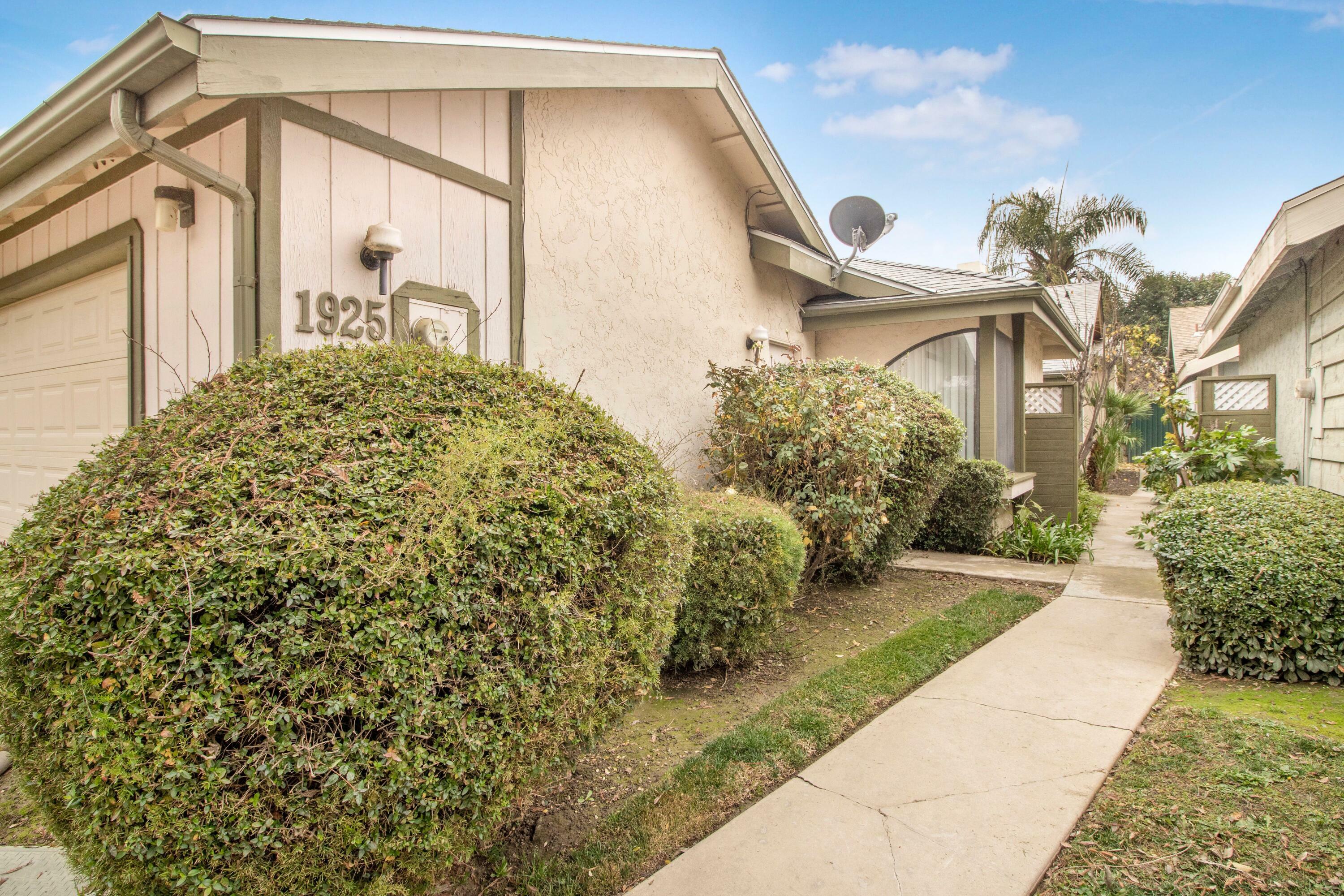 Property Photo:  1925 E Vine Avenue  CA 93292 