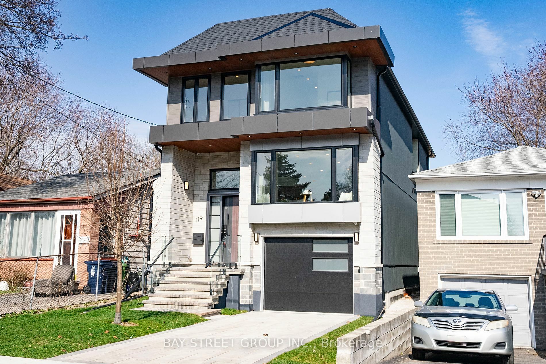 Property Photo:  119 Preston St  ON M1N 3N4 