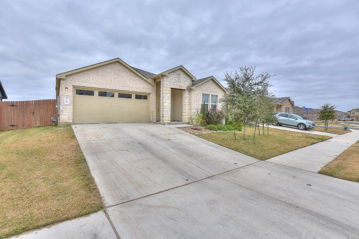 Property Photo:  9109 Daisy Cutter Crossing  TX 78626 