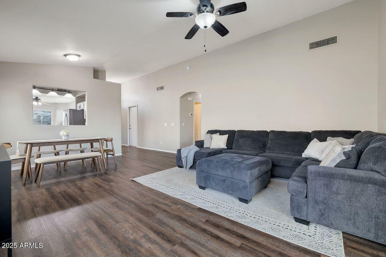 Property Photo:  1264 S Cholla Street  AZ 85233 