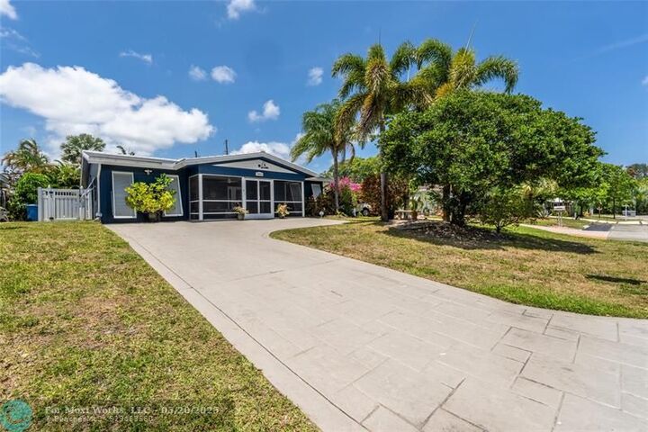 Property Photo: 3429 NE 17th Way FL 33334