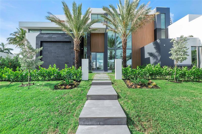 Property Photo:  2880 NE 28th St  FL 33306 
