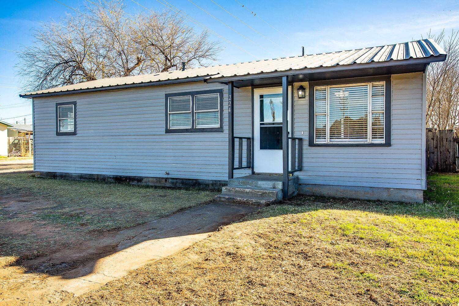 Property Photo: 224 E 37th Street TX 79404