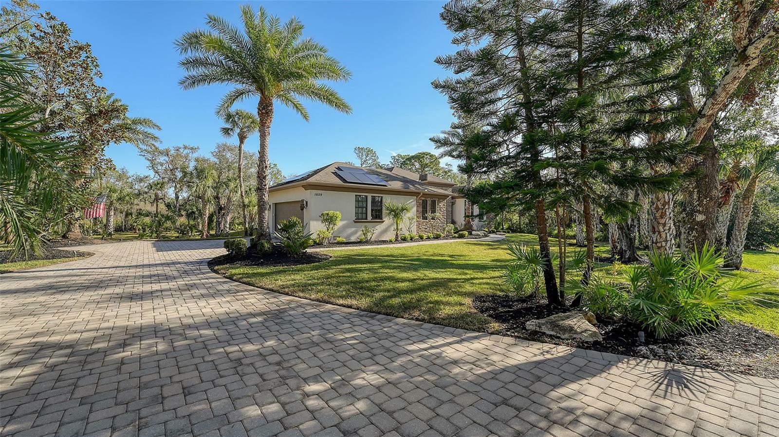 Property Photo:  1609 Palm View Road  FL 34240 