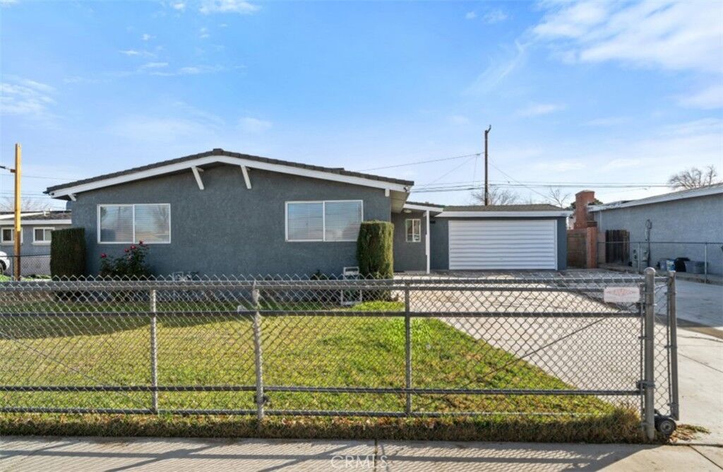 Property Photo: 44008 Stanridge Avenue CA 93535