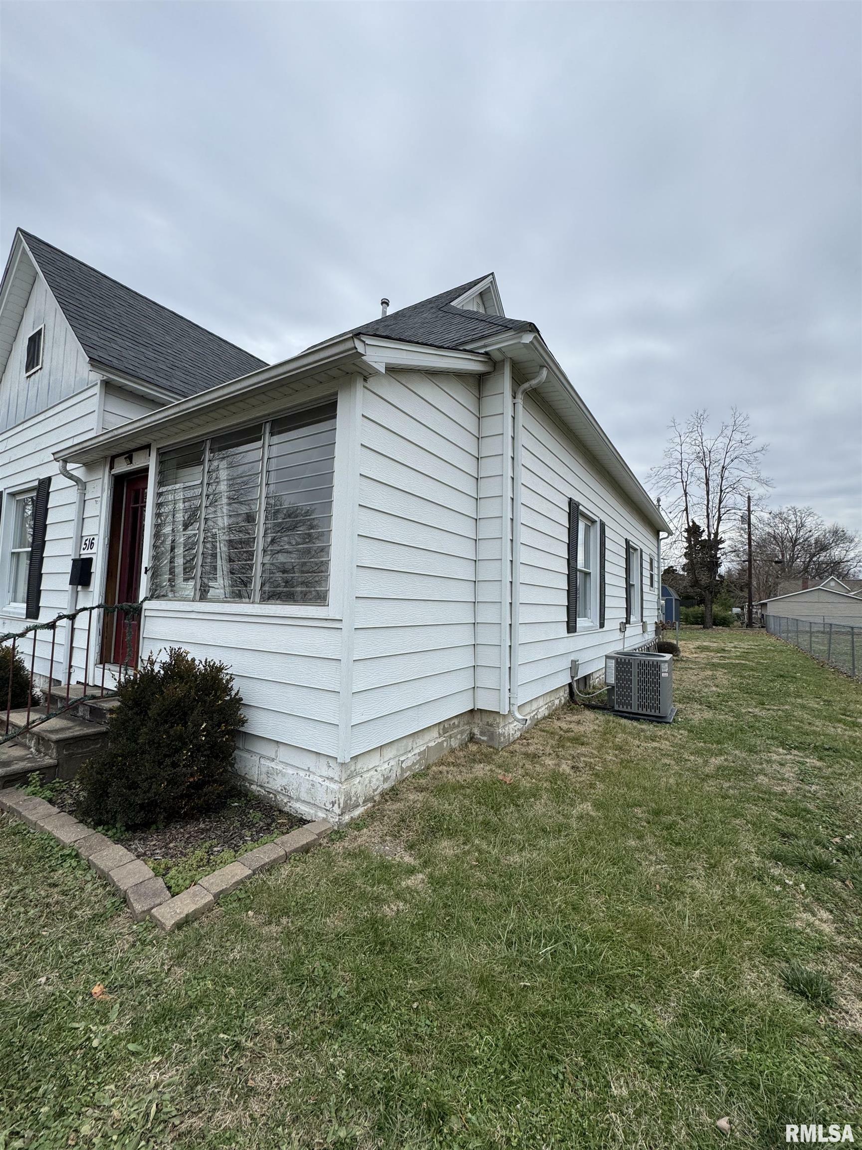 Property Photo:  516 N 14th Street  IL 62948 