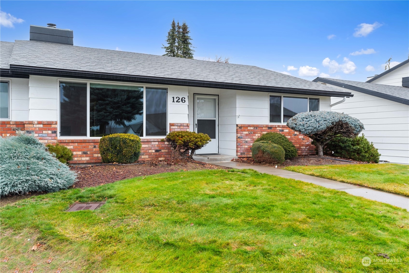 Property Photo:  126  Quail Run  WA 98801 