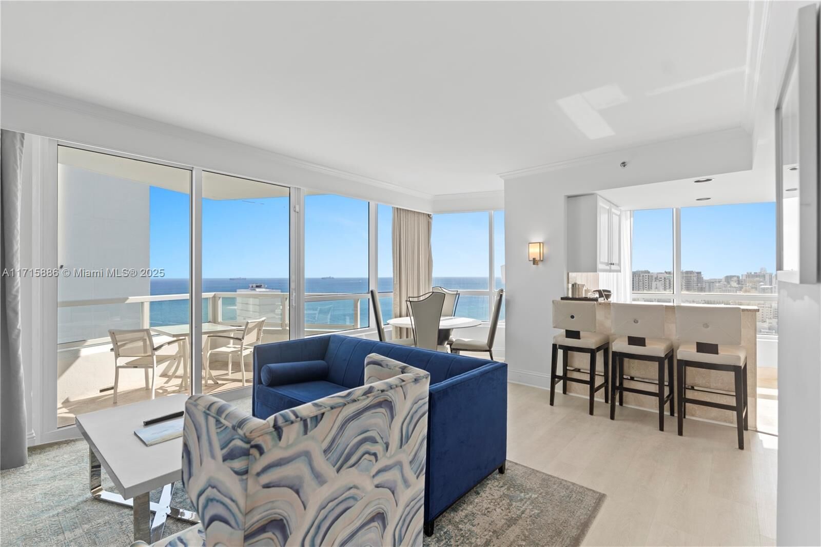 Property Photo:  4401 Collins Ave 2104  FL 33140 