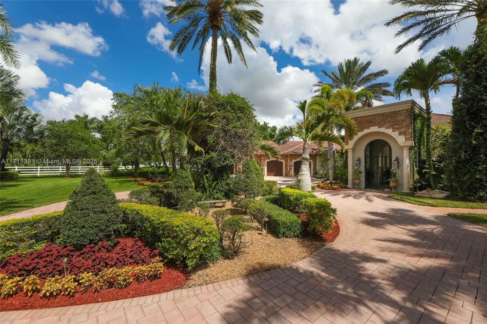Property Photo: 16740 Berkshire Ct FL 33331