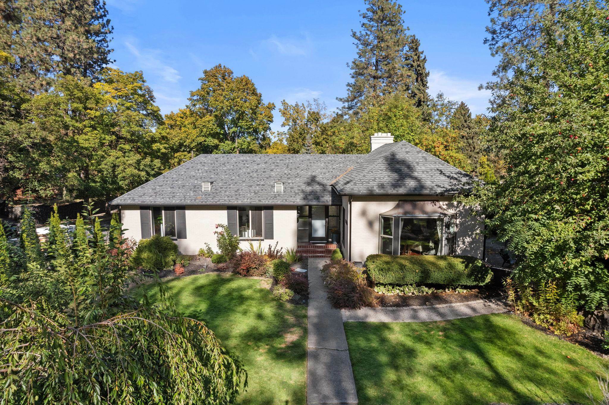 Property Photo:  905 E Rockwood Blvd  WA 99203 