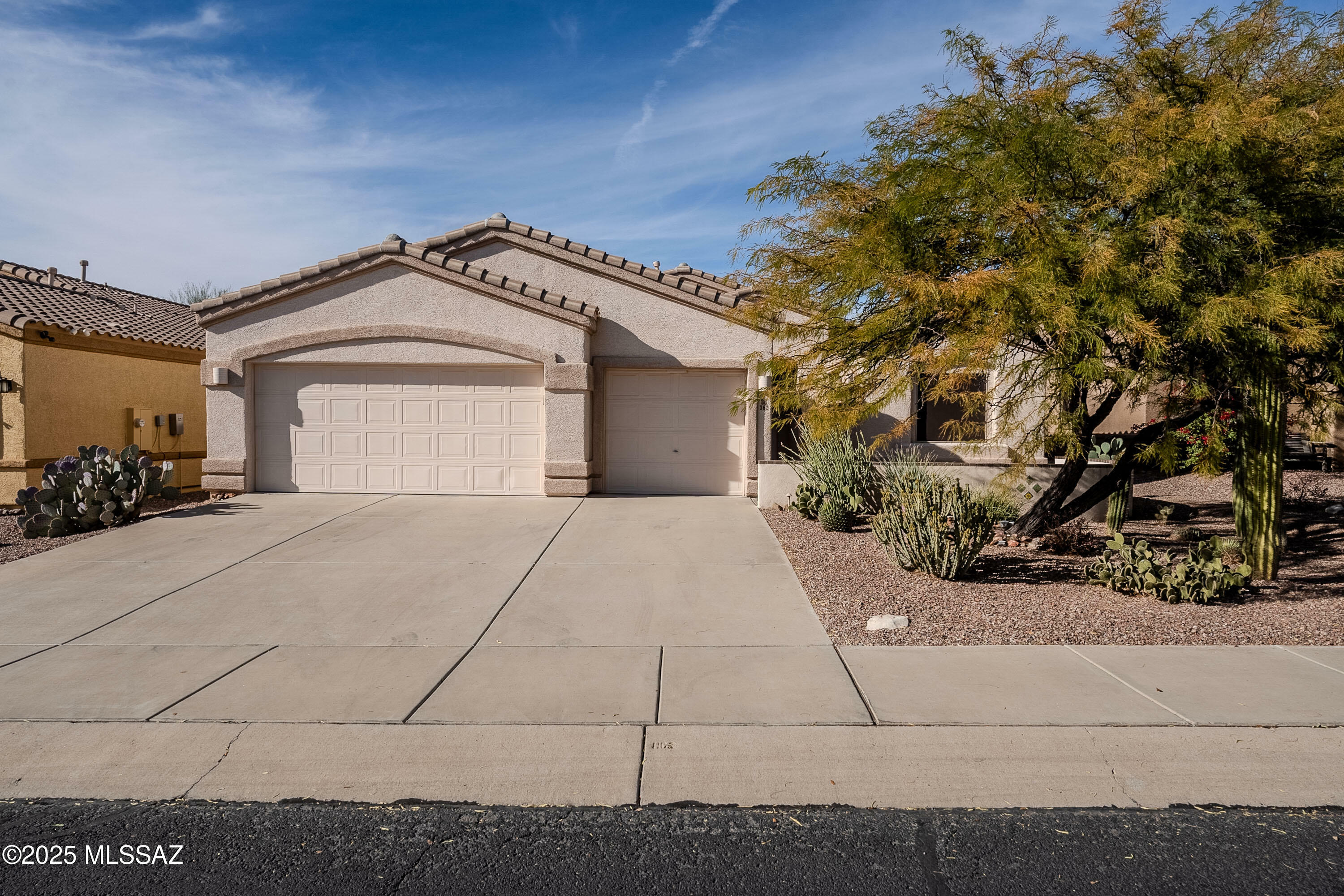 Property Photo:  362 W Klinger Canyon Drive  AZ 85755 