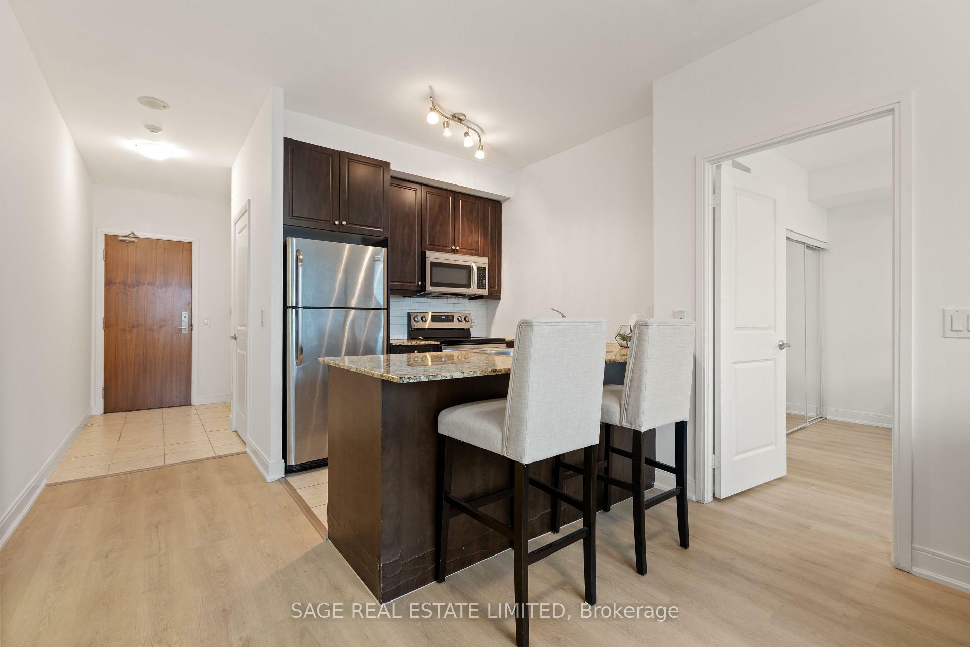 Property Photo: 88 Broadway Avenue 1301 ON M4P 0A5