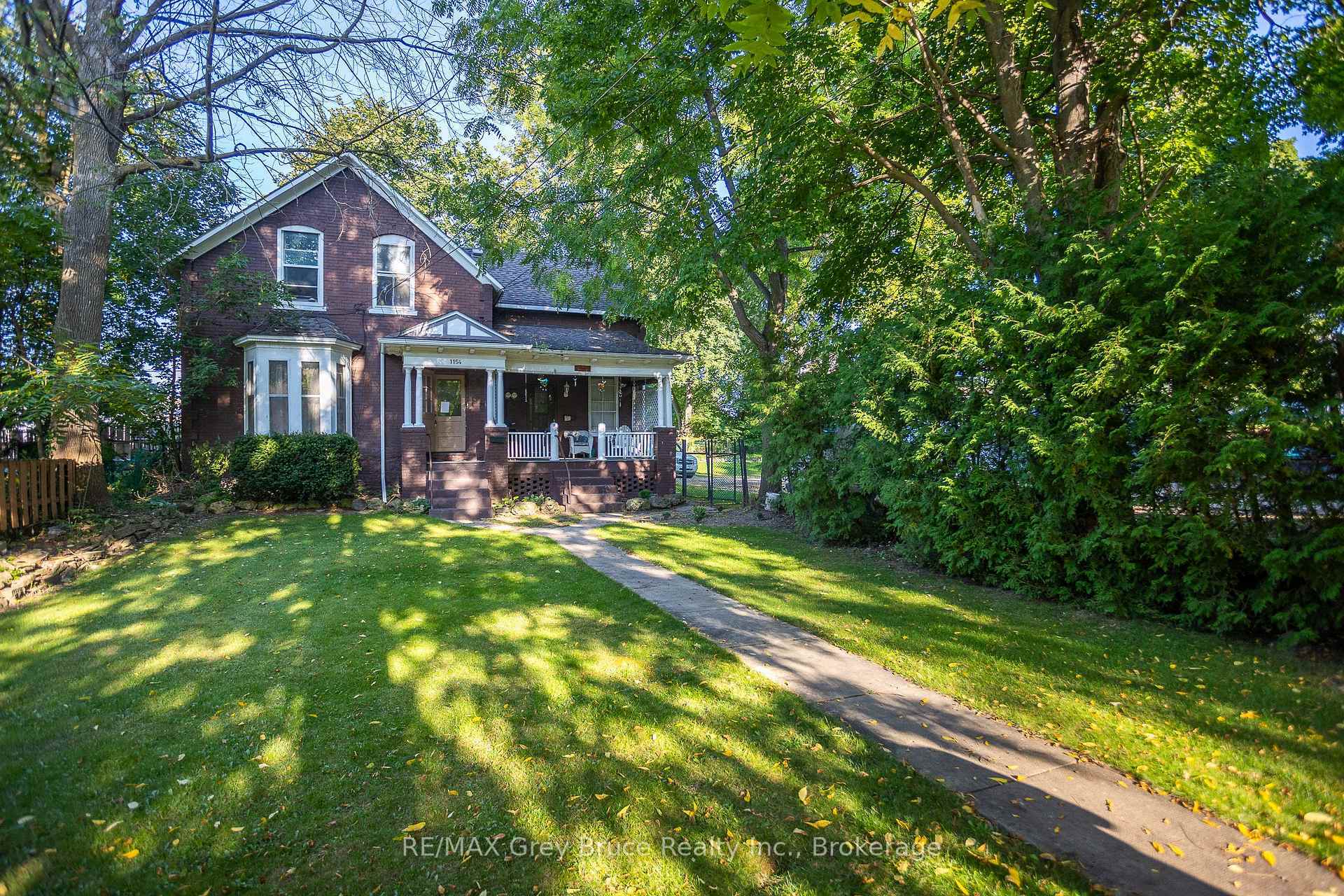 Property Photo: 1154 4th Avenue E ON N4K 2P4