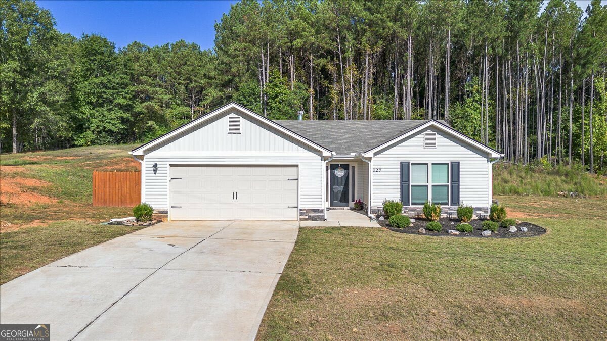 Property Photo: 127 Winnbrook Drive GA 30683