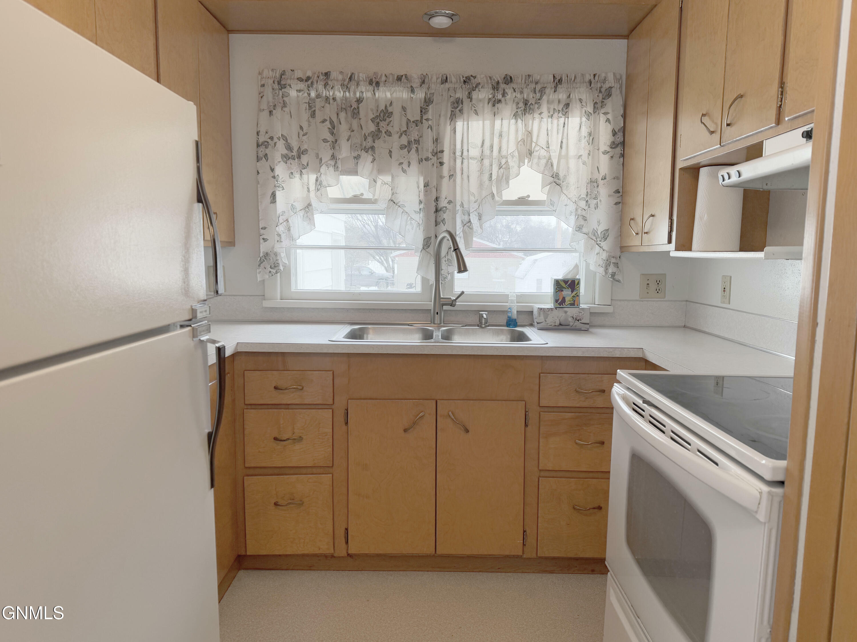 Property Photo:  1123 N 15th Street  ND 58501 