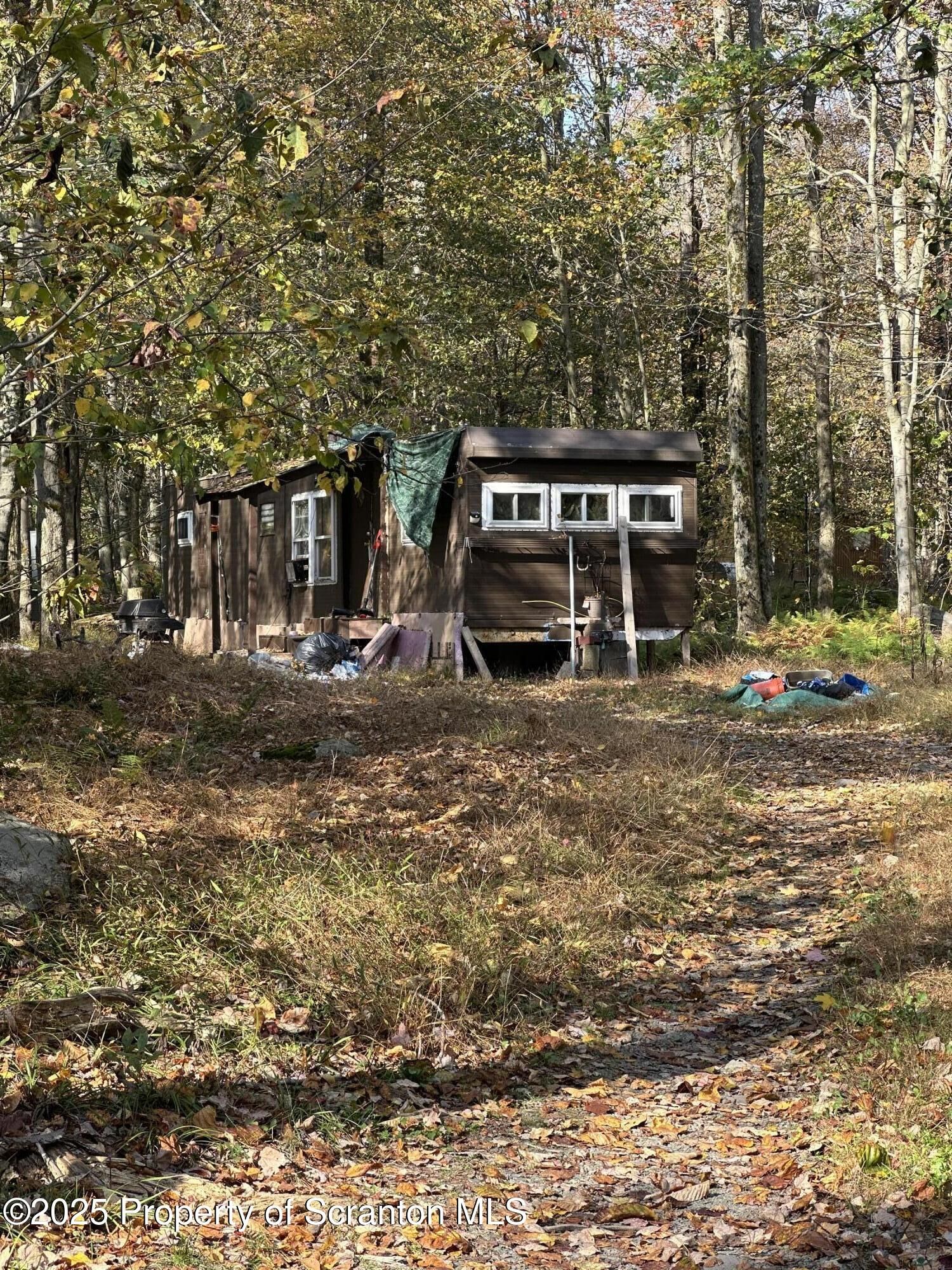 Property Photo: 5 Sioux Path PA 18424